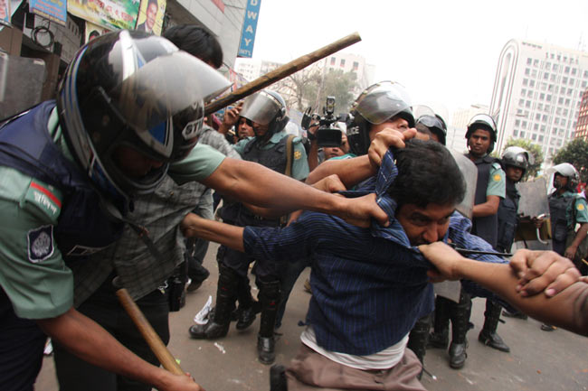 درگيري پليس با مردم