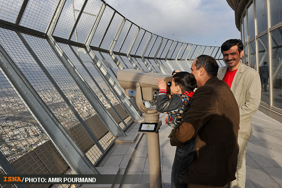 تهران نوروزی زیر پای برج میلاد