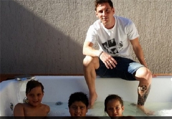 تبریک سال نو میلادی به سبک مسی (+عکس)