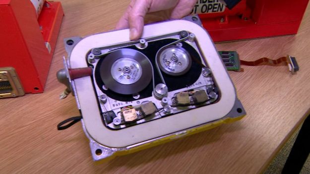 رمزگشایی جعبه سیاه هواپیمای ایرآسیا (+عکس) رمزگشایی جعبه سیاه هواپیمای ایرآسیا (+عکس)