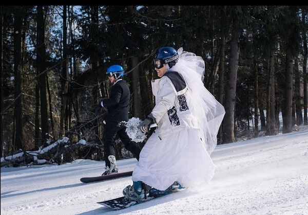 عروسی در پیست اسکی (عکس)