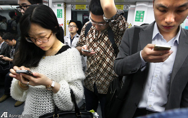 8 نشانه اعتیاد به تلفن هوشمند 8 نشانه اعتیاد به تلفن هوشمند