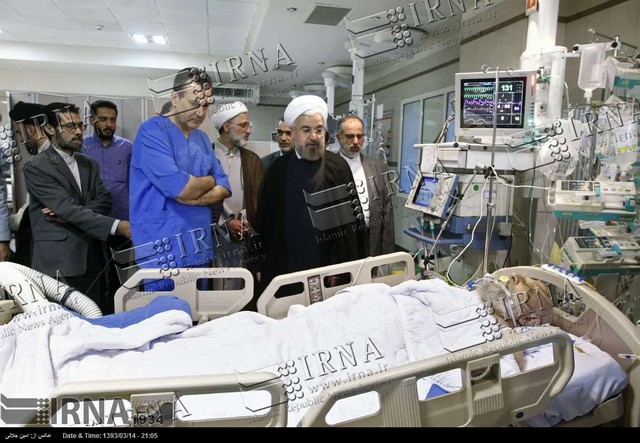 عیادت روحانی از آیت‌لله مهدوی کنی