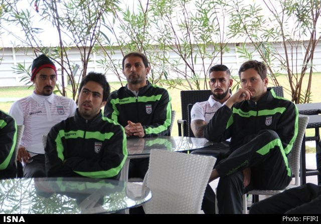 جلسه کی‌روش با بازیکنان در هوای آزاد (+عکس)