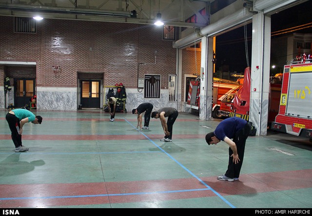 با آتشنشانان در ماه مبارک رمضان - مشهد (عکس)
