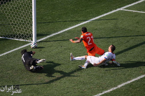 مسابقه فوتبال هلند و شیلی (عکس)
