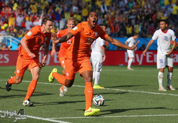مسابقه فوتبال هلند و شیلی (عکس)