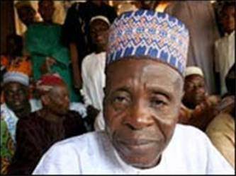 مردی با هشتاد و شش همسر خود (+عکس) مردی با هشتاد و شش همسر خود (+عکس)