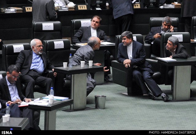حاشیه هایی از جلسه استیضاح وزیر علوم (عکس)