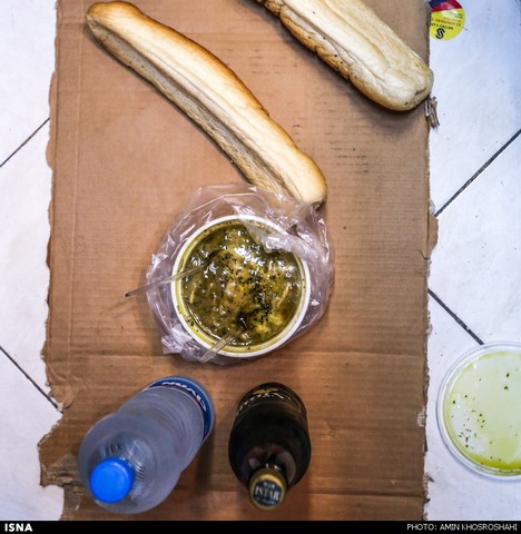 به سادگی افطار ، به برکت رمضان (عکس)