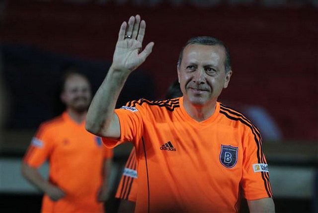 تیم فوتبال با بازی اردوغان (+عکس)