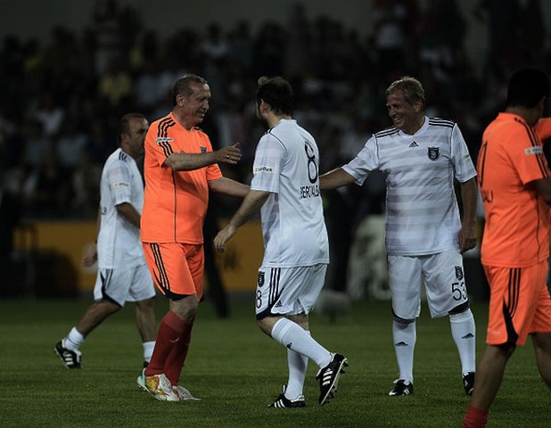 بازی اردوغان در یک تیم فوتبال (+عکس)