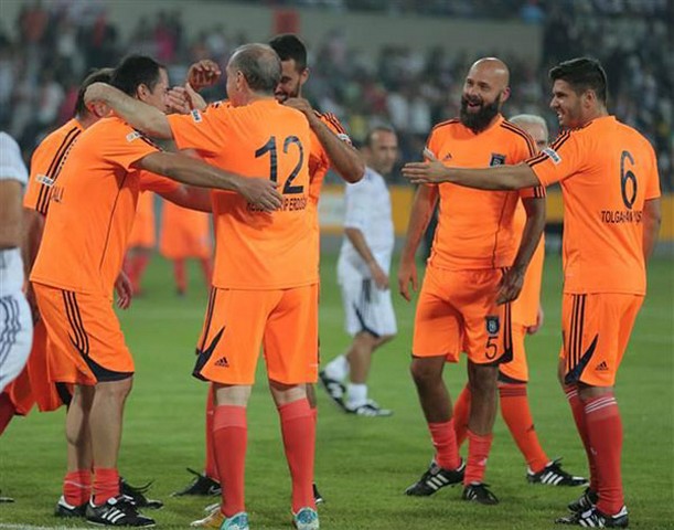 بازی اردوغان در یک تیم فوتبال (+عکس)