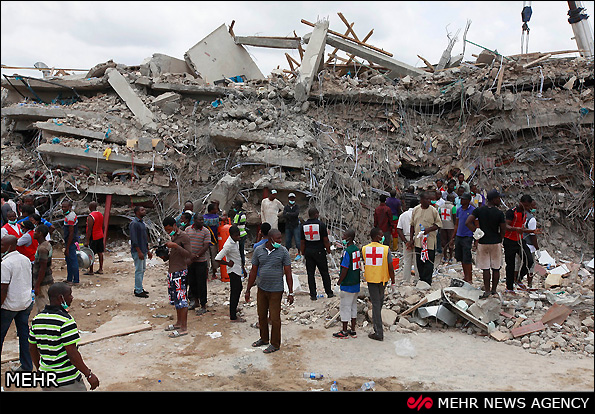 مرگ ده ها تن در حادثه ریزش ساختمان در نیجریه‎ (عکس)