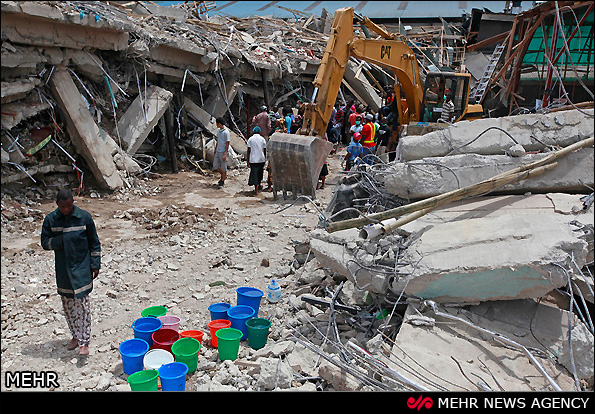 مرگ ده ها تن در حادثه ریزش ساختمان در نیجریه‎ (عکس)