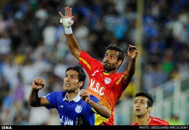 بازی فوتبال استقلال و فولاد خوزستان (عکس)