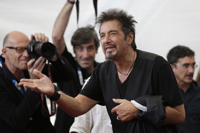 آل‌پاچینو روی فرش قرمز ونیز (عکس)