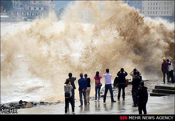 توفان در چین و ژاپن (عکس)