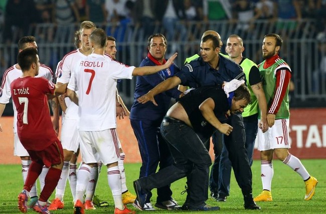 کتک کاری وجنجال در بازی صربستان - آلبانی(+گزارش تصویری)