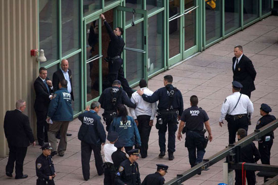 نجات مرد نیویورکی از خودکشی (عکس)