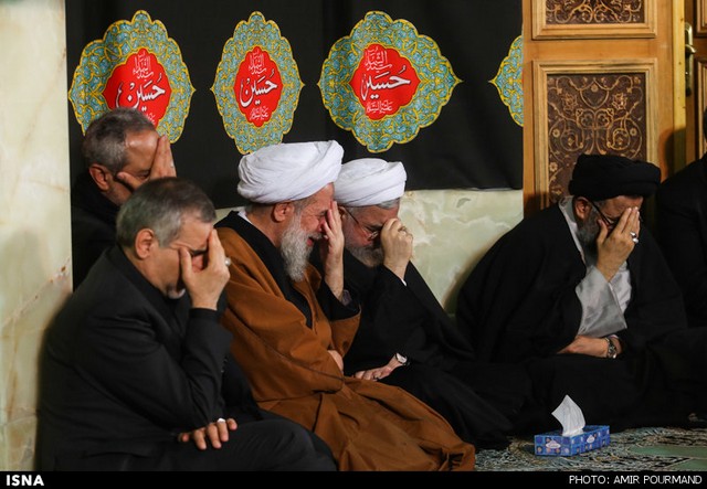 عزاداری عاشورا با حضور روحانی (عکس)