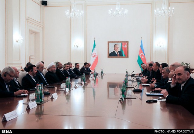 سفر رییس جمهور به باکو (عکس)