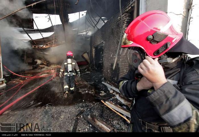 آتش سوزی انبار کالاهای چوبی - مشهد (عکس)