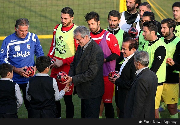 گل رزکودکان برای کی روش،دژاگه و ...(عکس)