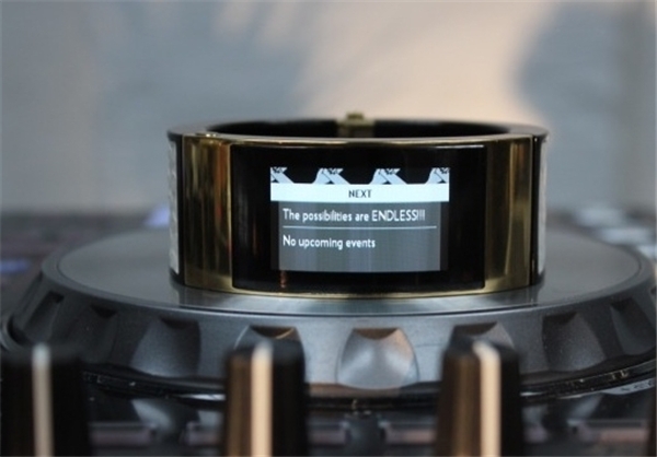 دستبند طلایی اینتل برای علاقمندکردن خانمها به فناوری دستبند طلایی اینتل برای علاقمندکردن خانمها به فناوری