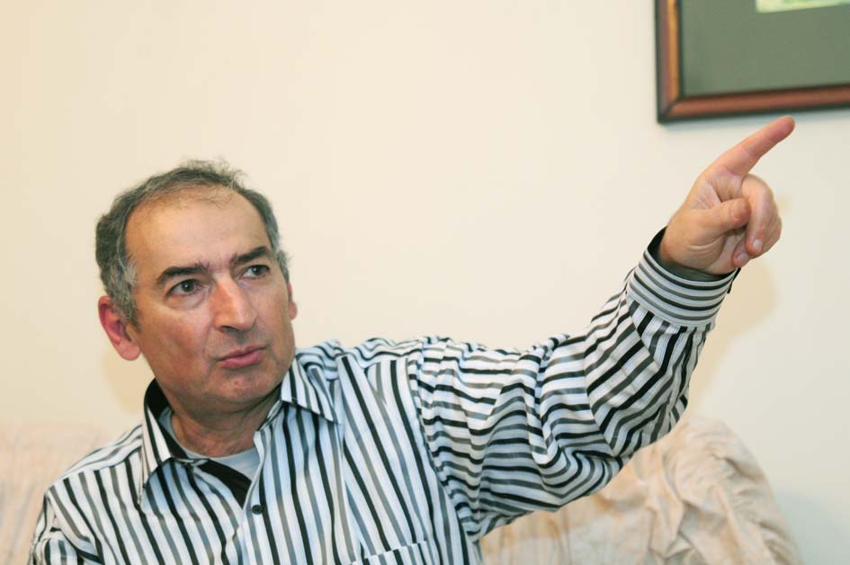 زیبا کلام: از مجلس اول تا مجلس نهم، قدرت مجلس در حال نزول است زیبا کلام: از مجلس اول تا مجلس نهم، قدرت مجلس در حال نزول است