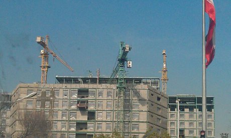 آغاز تخریب طبقات اضافه سازه سپاه(+عکس)