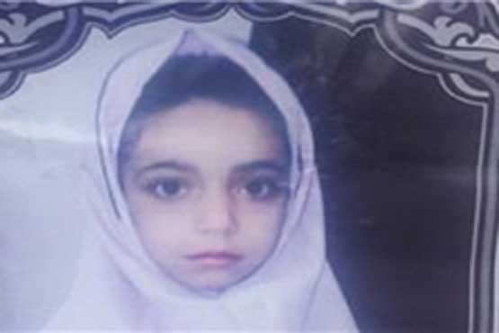 دختر دانشآموز قربانی اشتباه راننده سرویس شد (+عکس) دختر دانشآموز قربانی اشتباه راننده سرویس شد (+عکس)