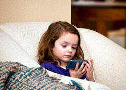 تبدیل بازیگوشی دیروز به گوشیبازی امروز! تبدیل بازیگوشی دیروز به گوشیبازی امروز!