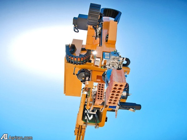 ربات آجرچینی که در دو روز یک خانه می سازد! ربات آجرچینی که در دو روز یک خانه می سازد!