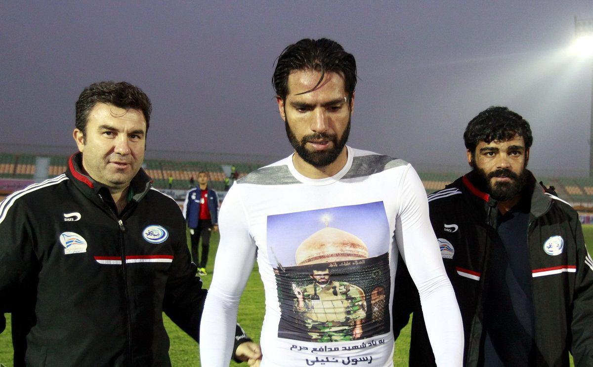 احترام صادقی به شهید مدافع حرم (عکس)