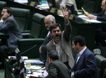 درخواست تعدادی از نمایندگان مجلس برای استعفای کوچکزاده درخواست تعدادی از نمایندگان مجلس برای استعفای کوچکزاده