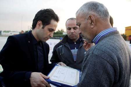 دختر 16 ساله اهوازی 3 خودرو را با دندان کشید