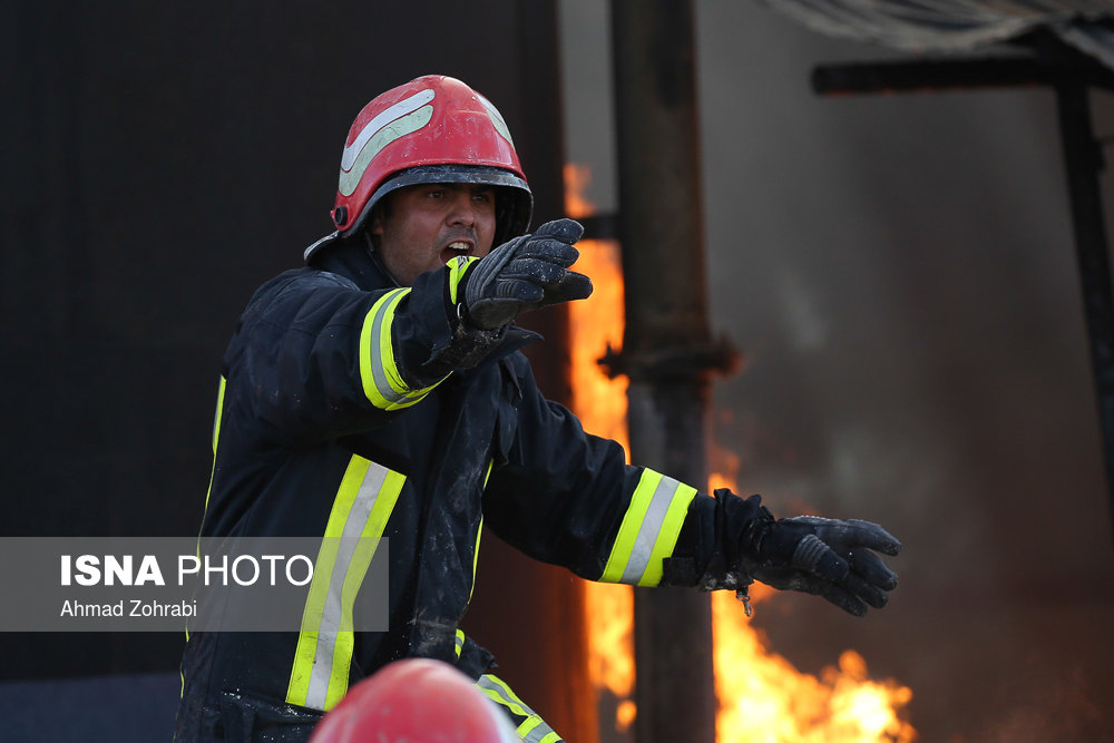 آتش سوزی در کارخانه میعانات نفتی در قم (+عکس)