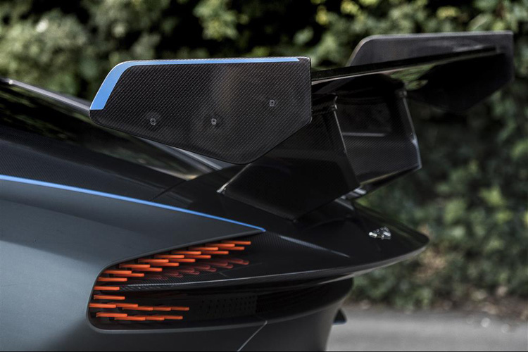 استون مارتین ولکان به خیابان ‌ها می‌ آید