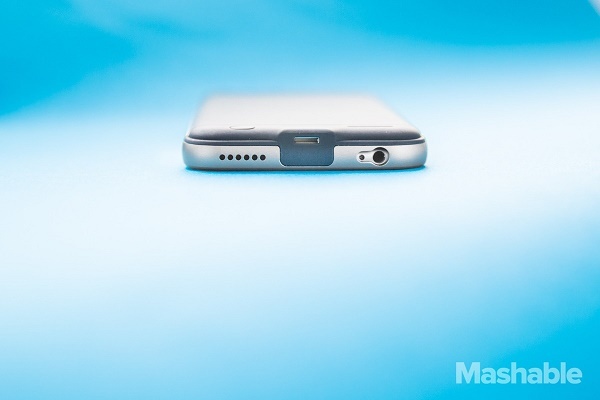 معرفی باریکترین و زیباترین قاب باتریدار برای آیفون معرفی باریکترین و زیباترین قاب باتریدار برای آیفون