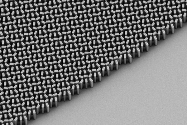 تولید لنز متاماده 100 هزار بار باریکتر از انواع کنونی تولید لنز متاماده 100 هزار بار باریکتر از انواع کنونی