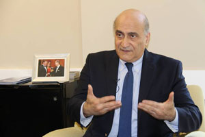 مشاور سیاست خارجی ترامپ : شاید ترامپ به توافق هسته ای جدیدی با ایران برسد