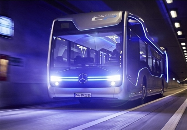 اتوبوس بدون نیاز به راننده هم از راه رسید اتوبوس بدون نیاز به راننده هم از راه رسید