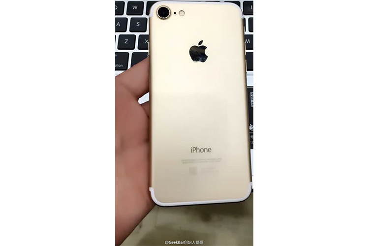 افشای نخستین تصاویر از آیفون 7 در حال کار