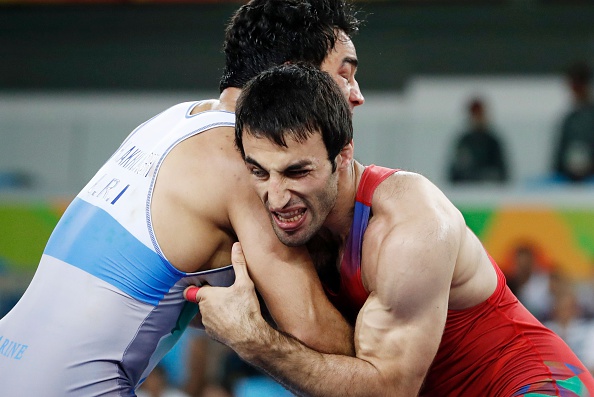 جنگ دوملیتی دو ایرانی رو تشک کشتی(+گزارش تصویری)