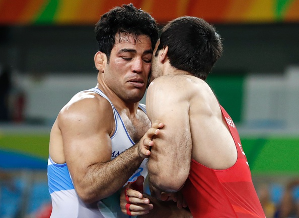 جنگ دوملیتی دو ایرانی رو تشک کشتی(+گزارش تصویری)