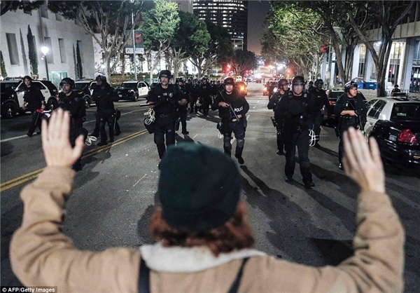 ادامه تظاهرات در آمریکا بر سر انتخاب رئیس جمهور (+عکس)