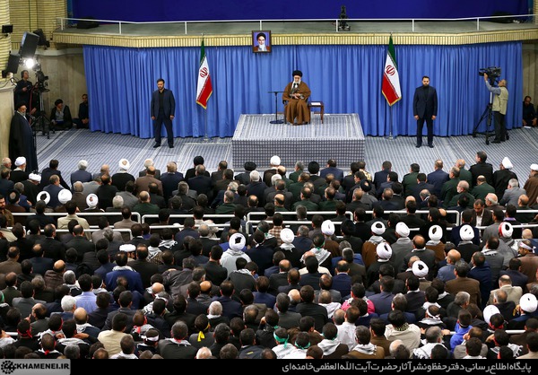 مقام معظم رهبری: ما هیچ قضاوتی درباره انتخابات آمریکا نداریم/ بر خلاف عده ای که در دنیا برای نتیجه انتخابات آمریکا، ما نه عزا می گیریم نه شادی می کنیم/ برای ما فرقی نمی کند و هیچ نگرانی هم نداریم