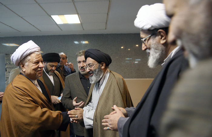 عیادت هاشمی از موسوی اردبیلی (+عکس)