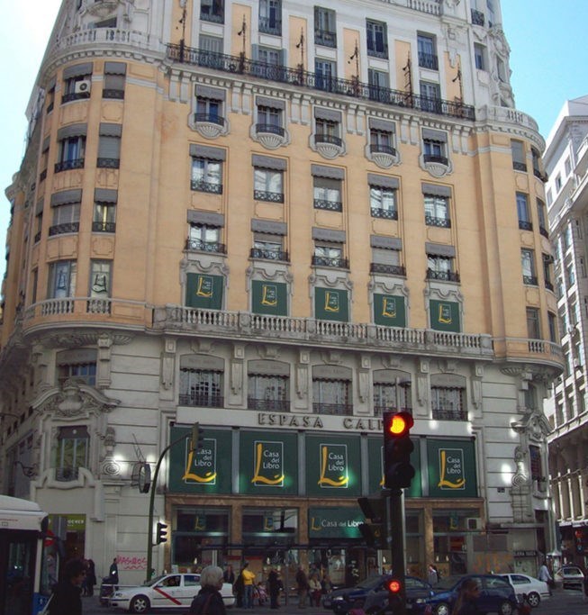 رونالدو یکی از مکانهای معروف پایتخت اسپانیا را خرید (+عکس) رونالدو یکی از مکانهای معروف پایتخت اسپانیا را خرید (+عکس)